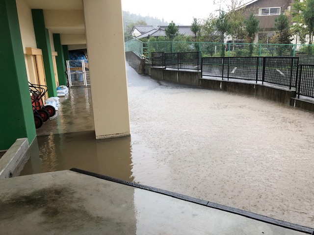 冠水した体育館倉庫