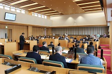 市議会9月定例会の議案に対する質疑