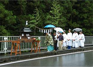 十頭神社の神輿渡御