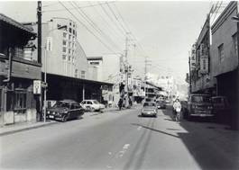 画像：昭和40年代の市街地（本町通り）